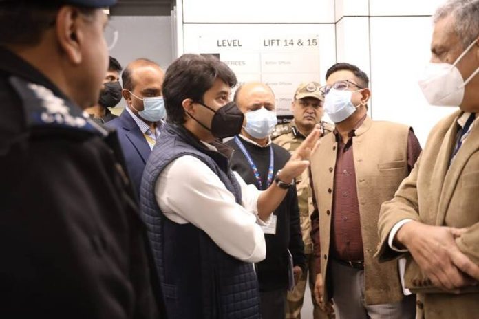 Aviation Minsiter visits Delhi airport